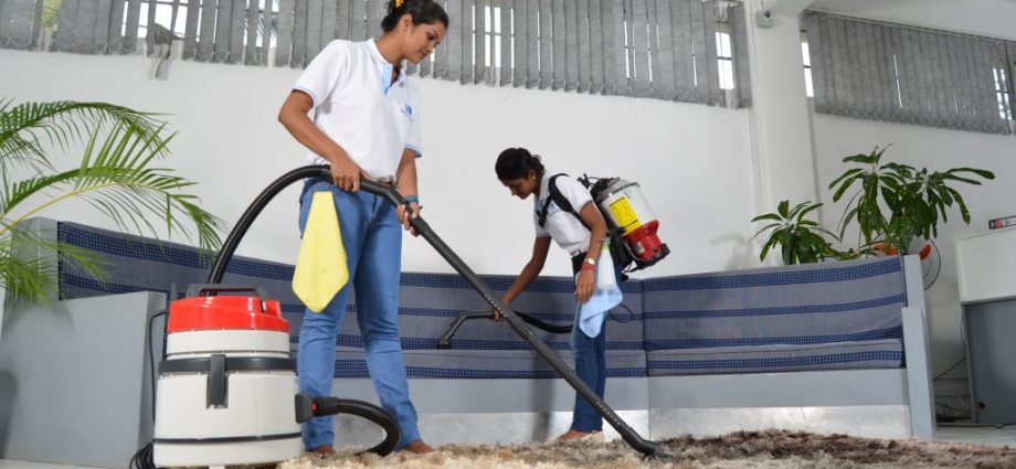 The Benefits of a Business Cleaning Service