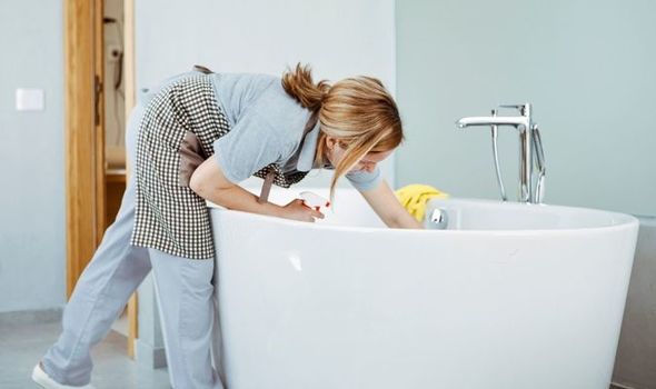 How to Clean a Bathtub in Simple Steps