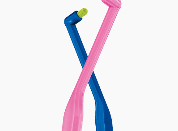 xcuraprox-toothbrush-overview-header-single-pink-blue-575x575.jpg.pagespeed.ic.E2X2So4N5s