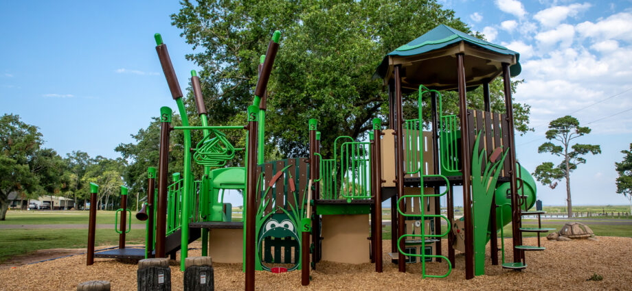 commercial playground equipment