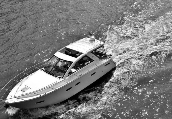 yacht in dubai